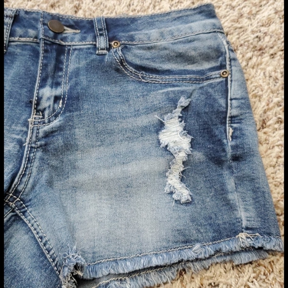 Denim Distressed Cutoff Shorts NWT - Picture 2 of 8